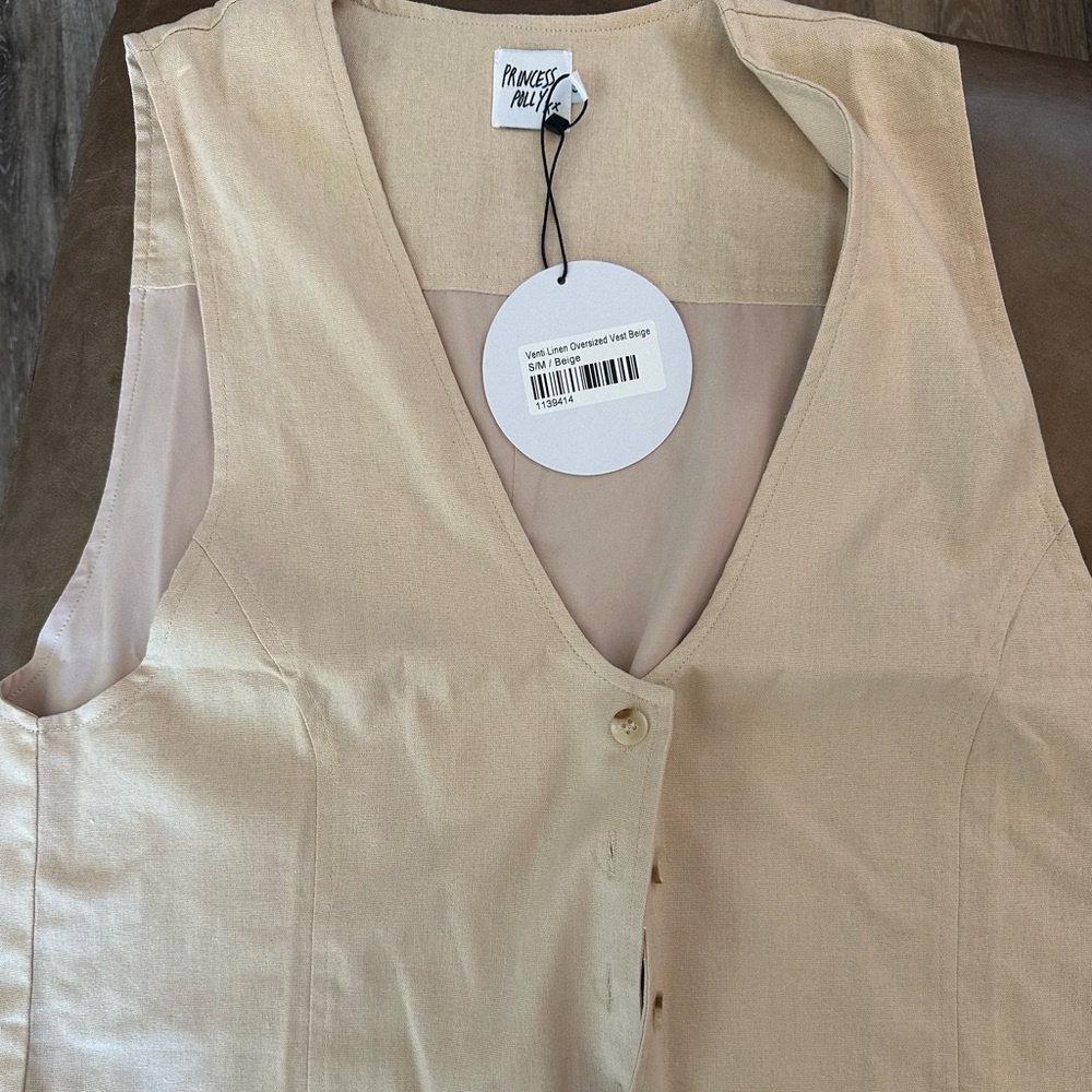 Princess Polly oversized vest size S/M. NWT. Never work no stains.